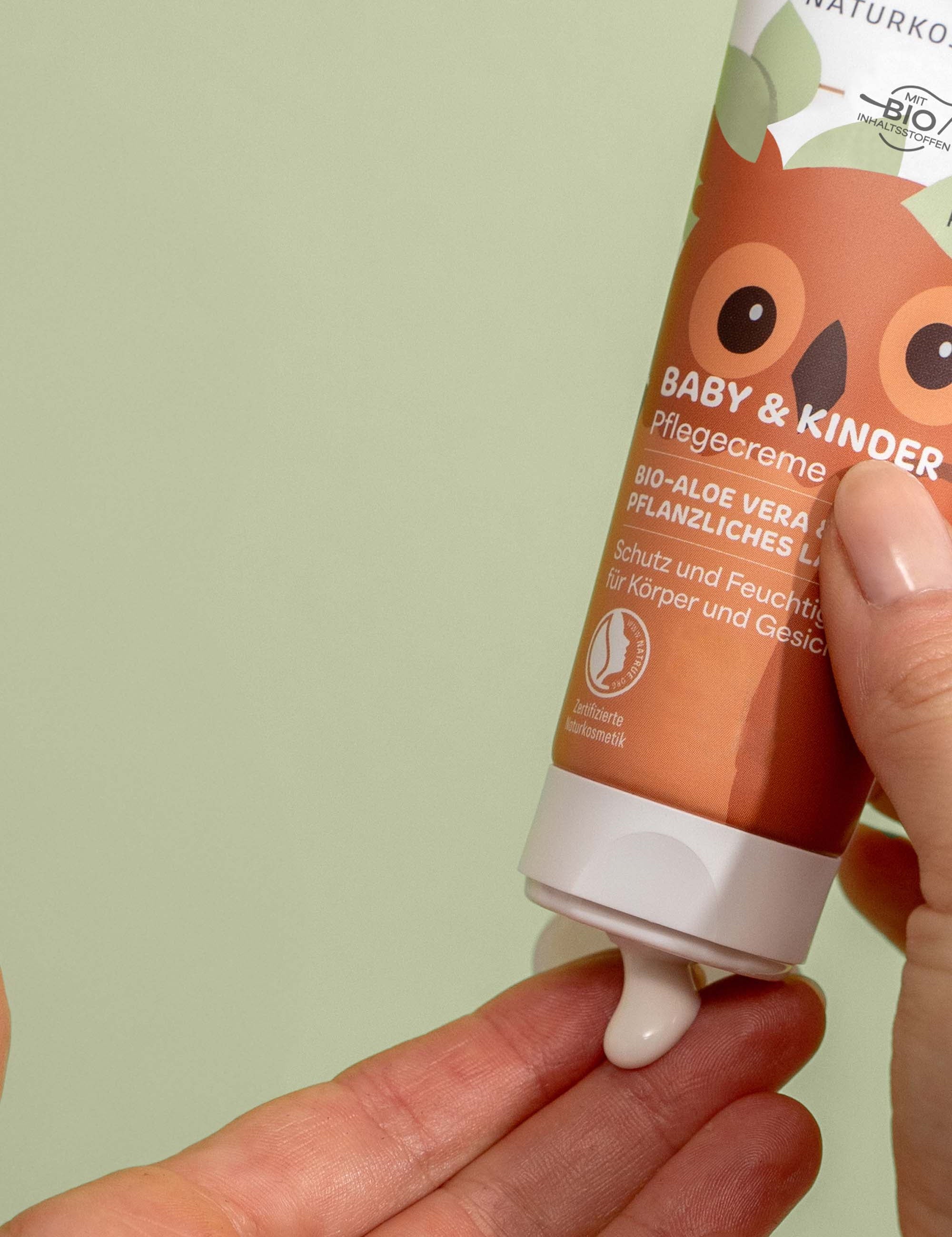 lavera Baby & Kinder Pflegecreme in der Anwendung