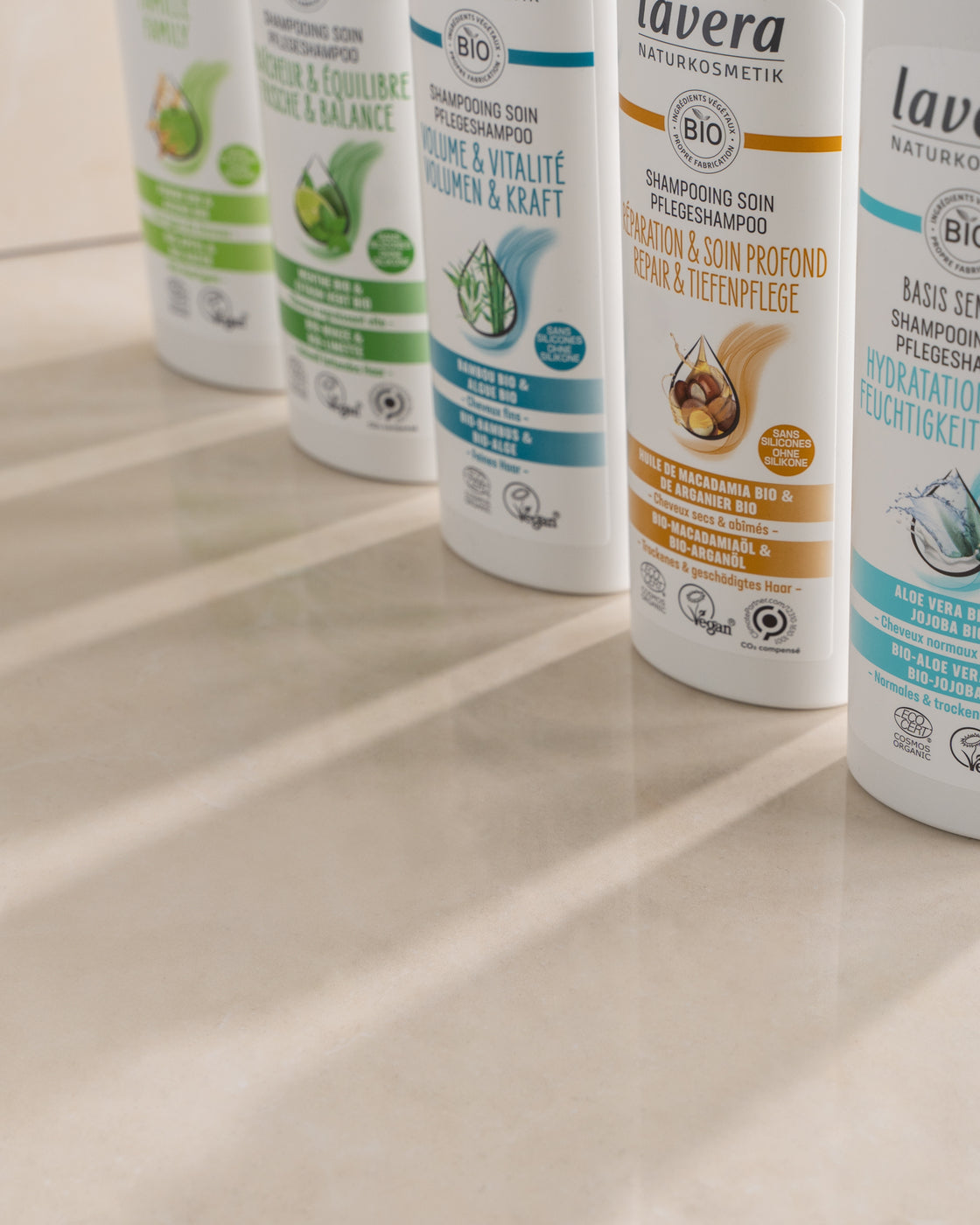 Lavera Shampoos aufgereiht