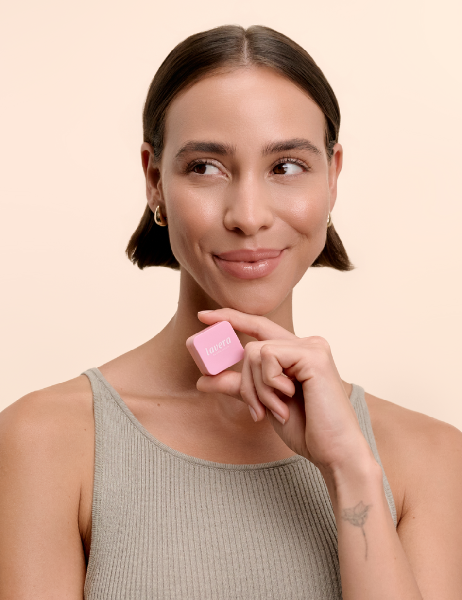 lavera The Cube – Restore & Protect Balm in der Anwendung