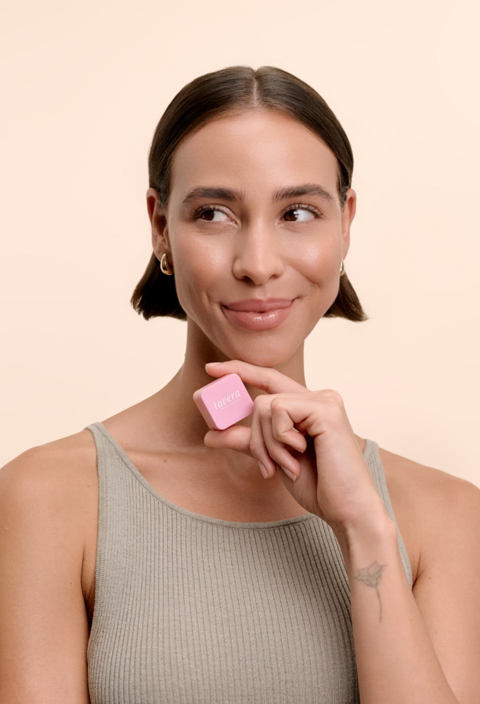 lavera The Cube – Restore & Protect Balm in der Anwendung