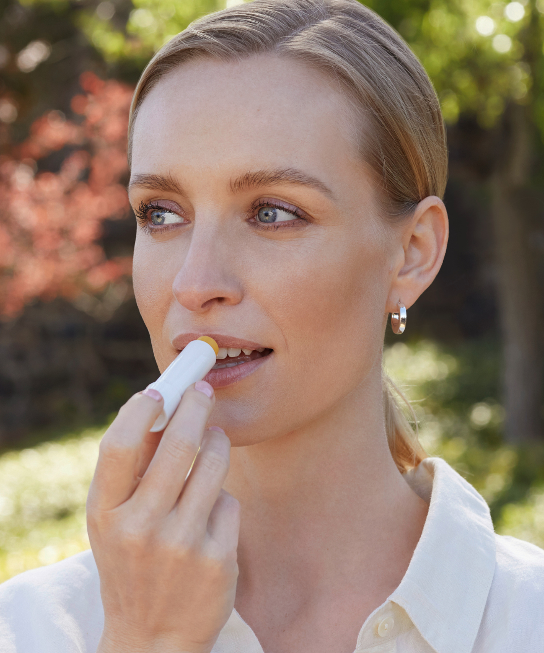 lavera basis sensitive Lippenbalsam in der Anwendung