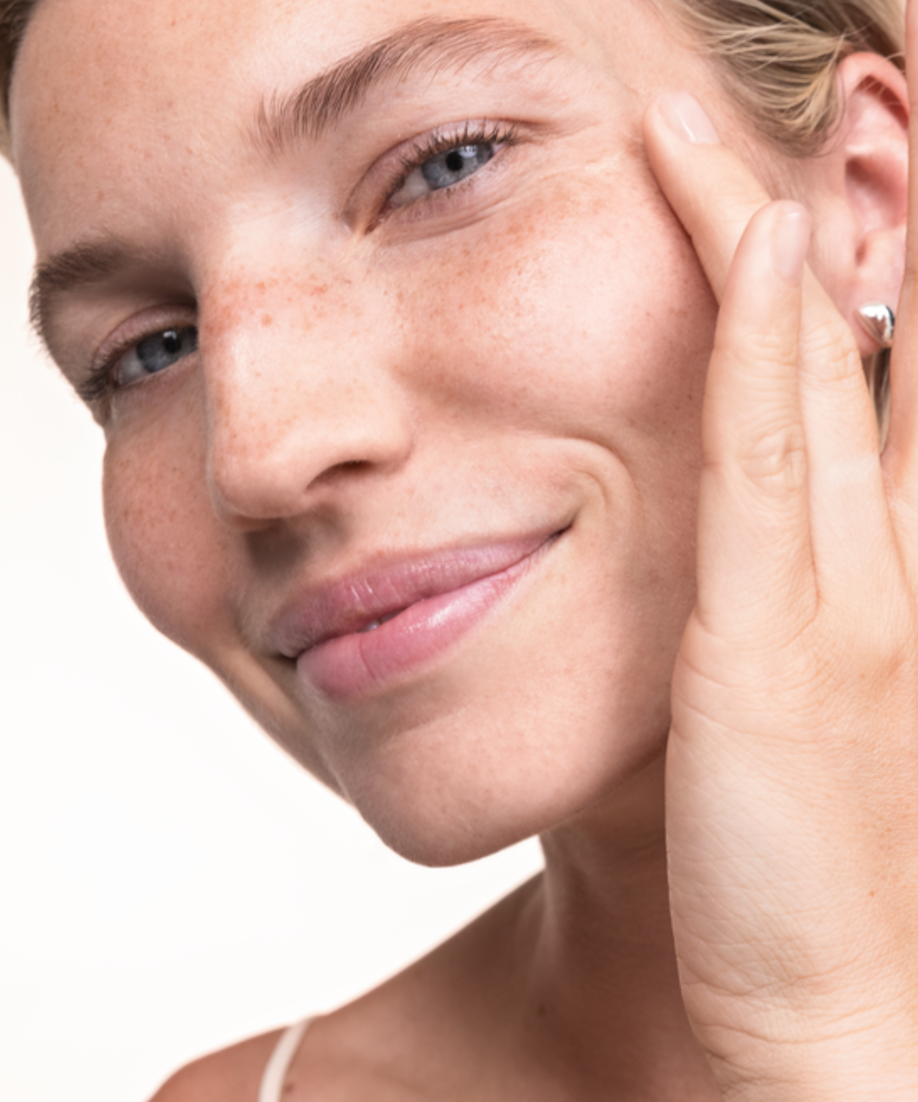 lavera basis sensitive Mildes Gesichtswasser in der Anwendung