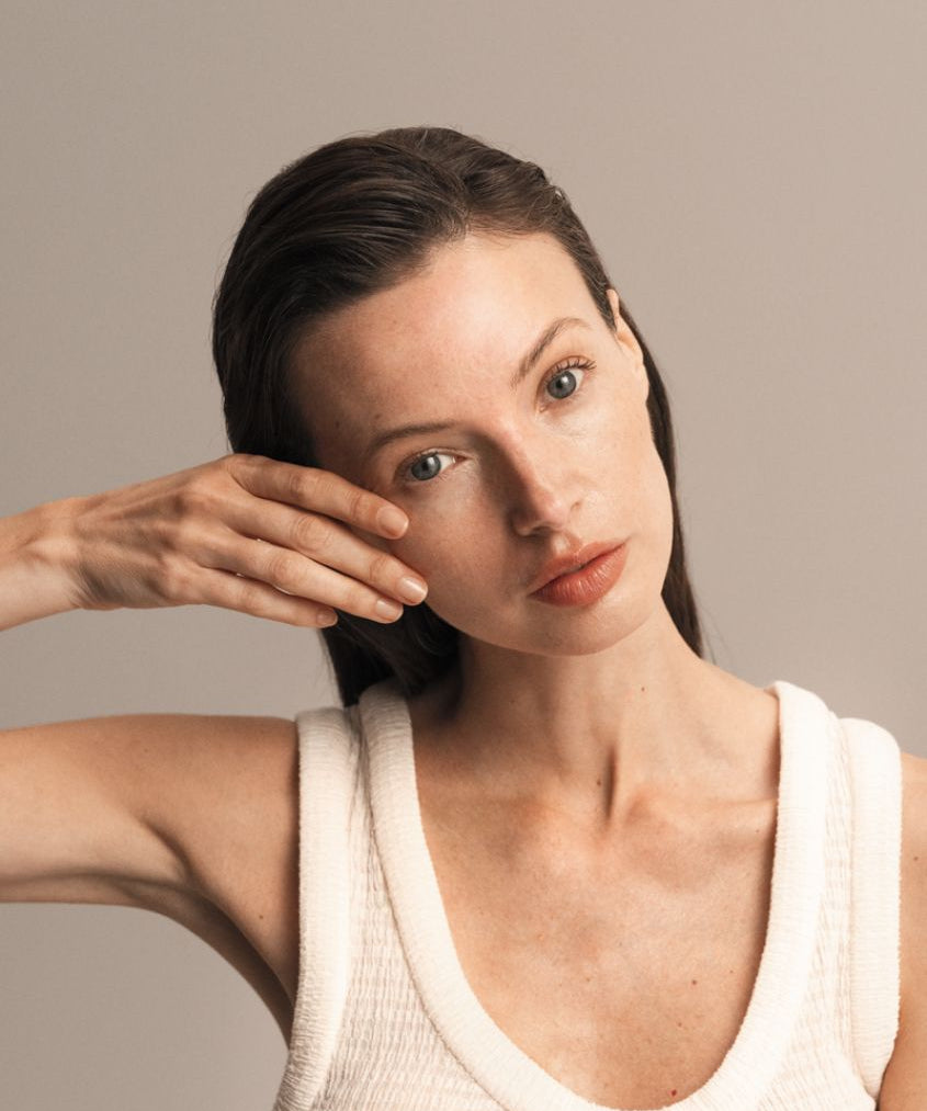 lavera Straffendes Serum in der Anwendung