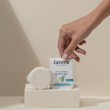 lavera Festes Pflegeshampoo Volumen & Kraft in der Anwendung
