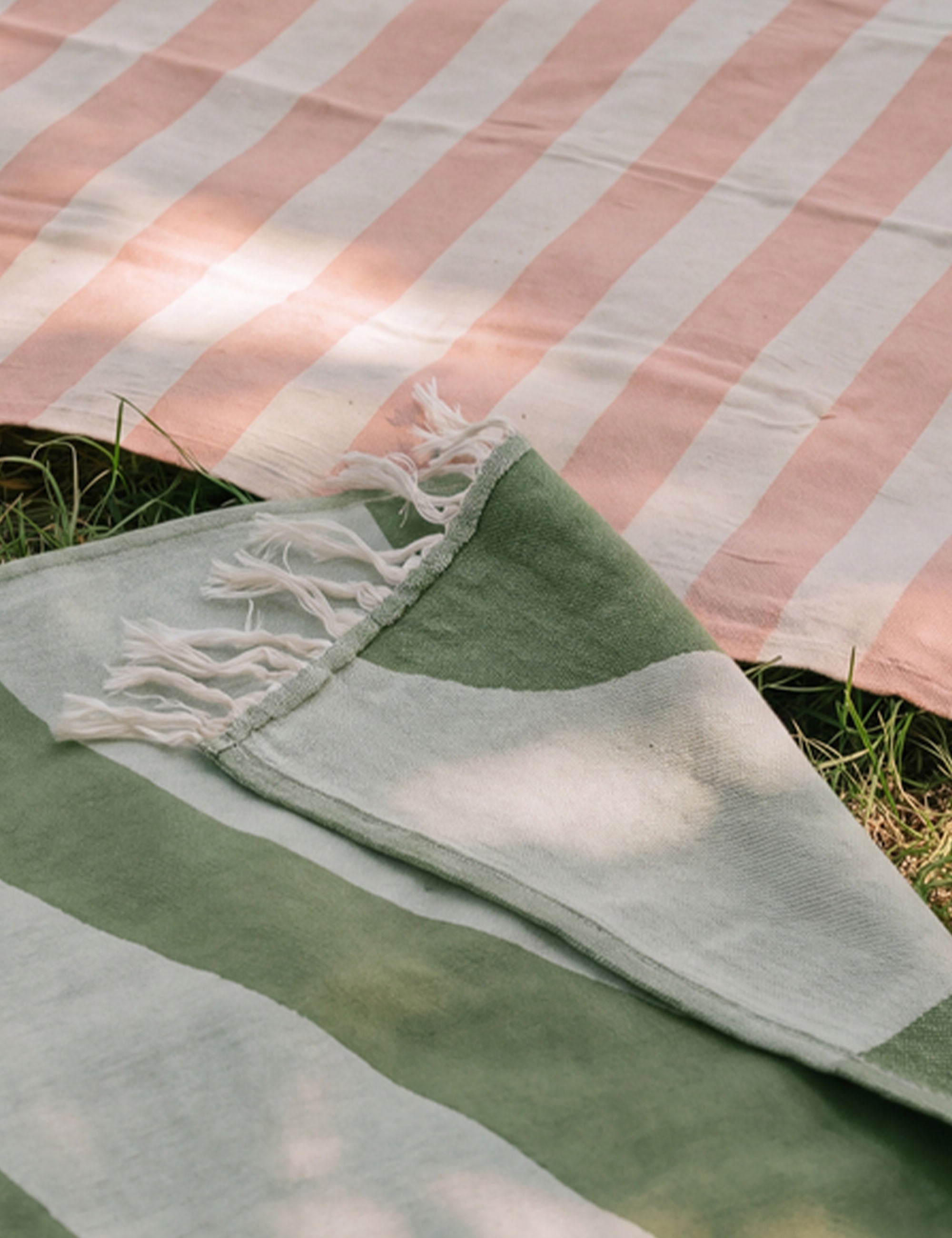 lavera Strandtuch – Sage Green (AI-generated)