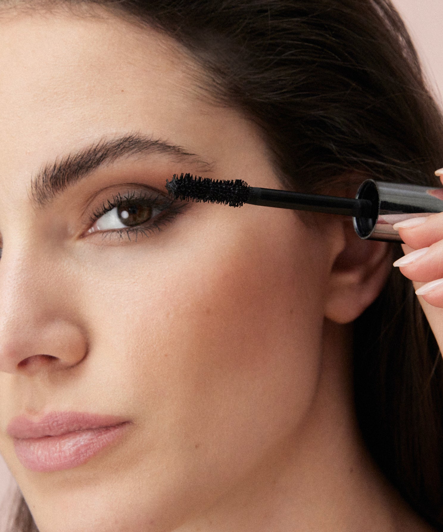 lavera Lash to Impress Mascara -Black- in der Anwendung