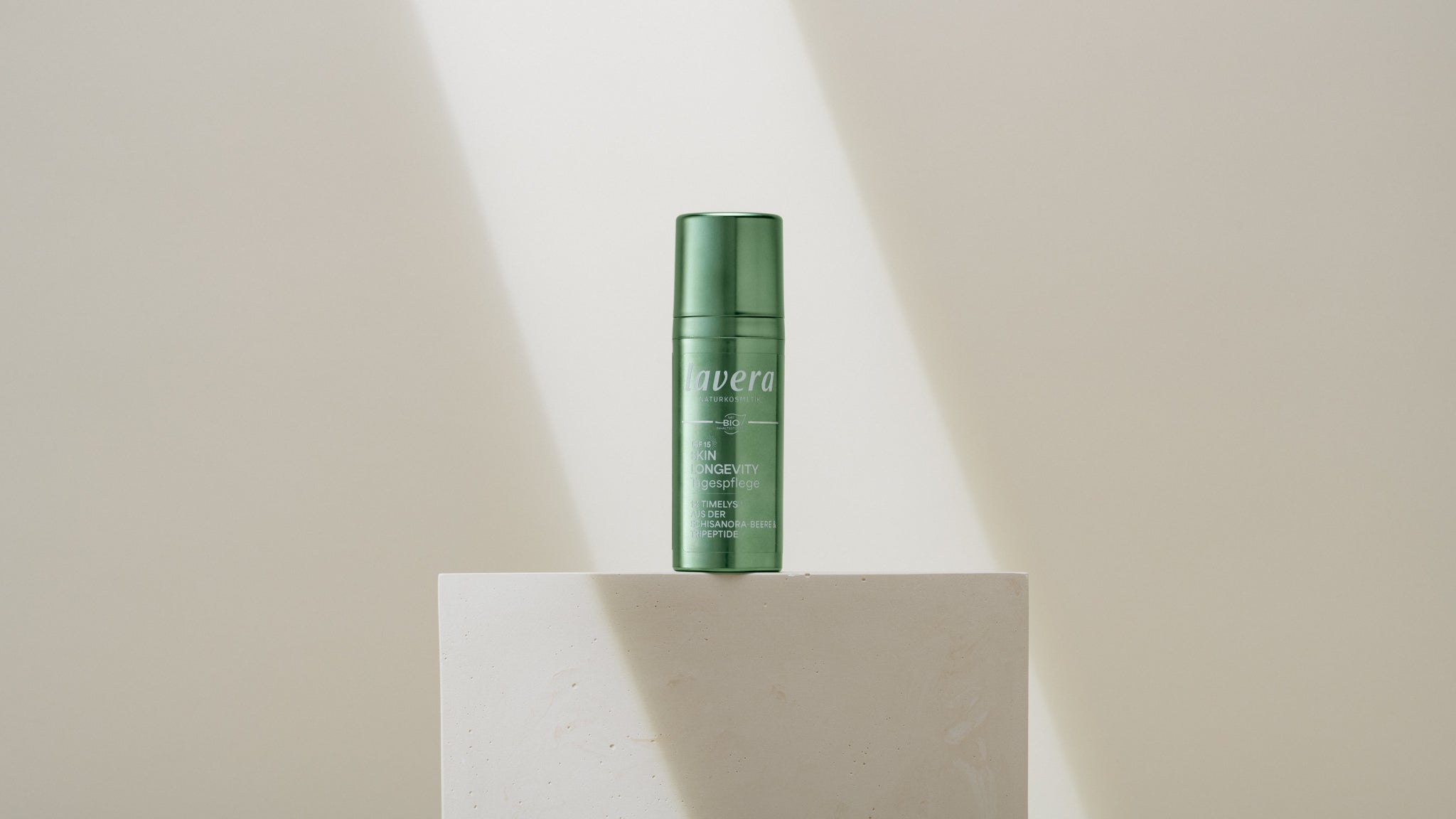 Skin Longevity Tagespflege auf Sockel