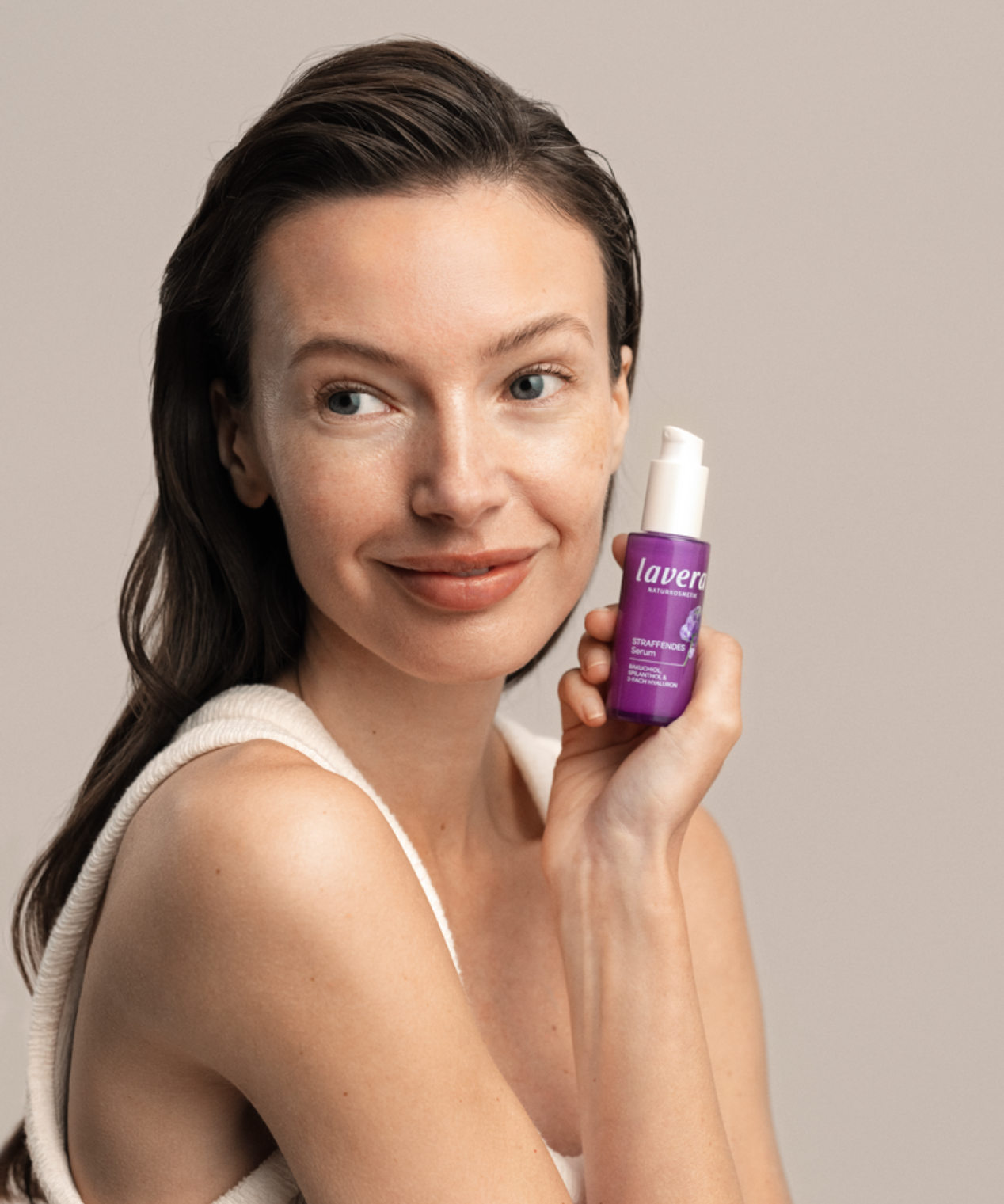 lavera Straffendes Serum in der Anwendung