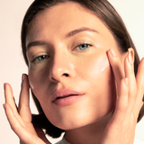 lavera Skin Longevity Nachtpflege in der Anwendung