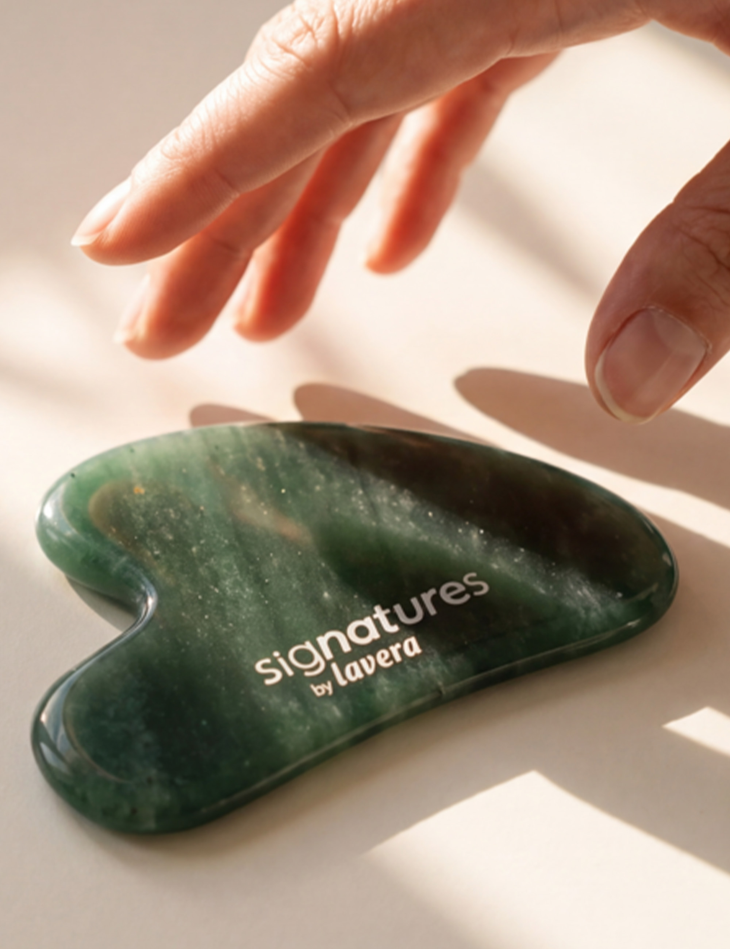 lavera Gua-Sha Gesichtsmassage Tool (AI-generated)
