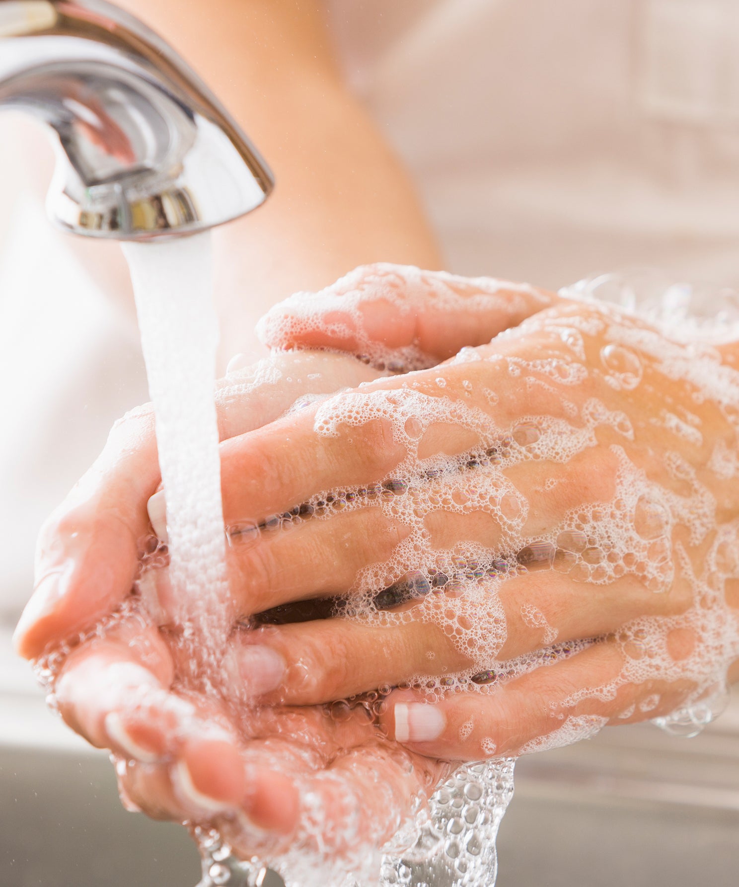 lavera Nachfüllbeutel Frische Pflegeseife in der Anwendung