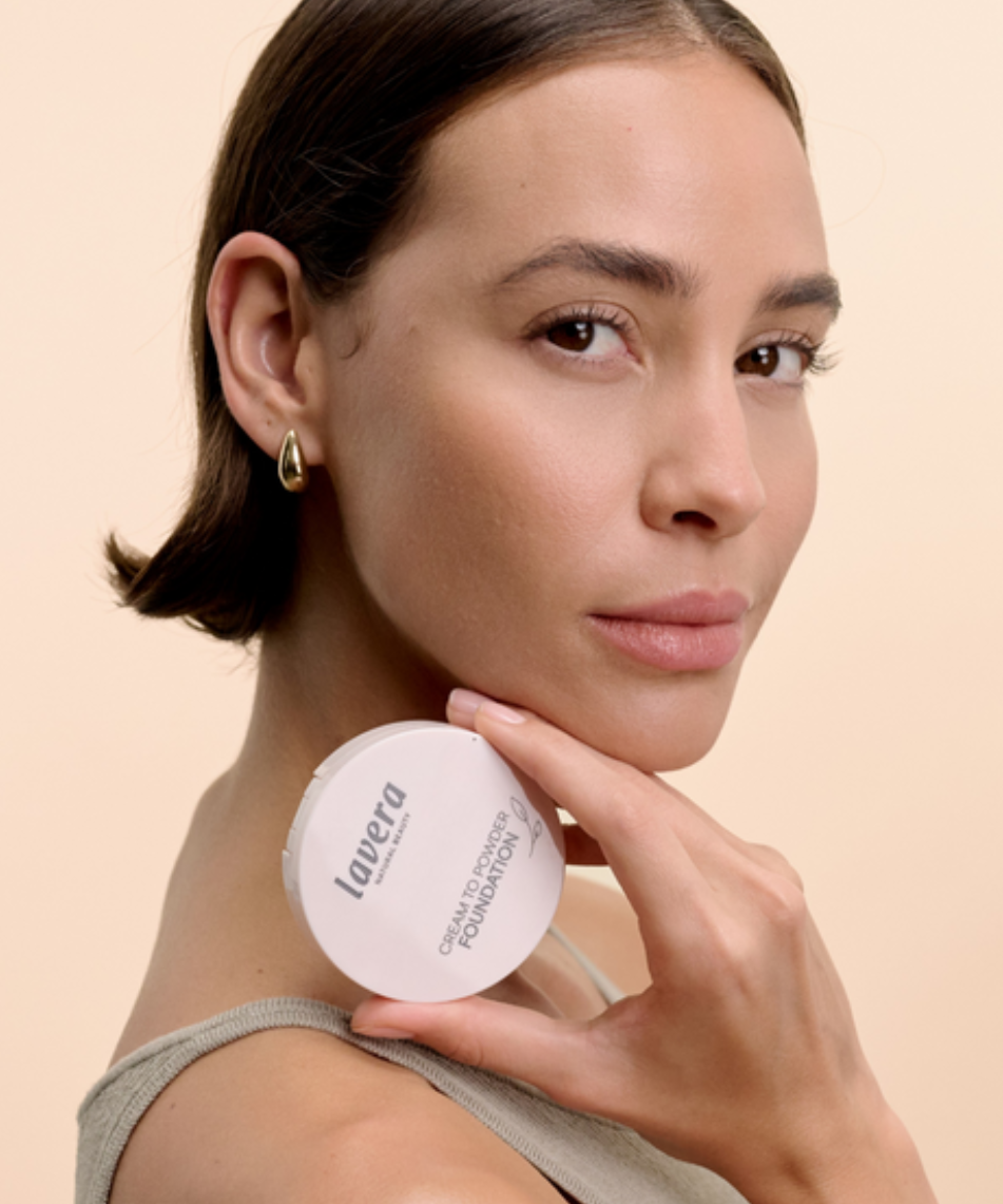 lavera Cream to Powder Foundation -Medium Tanned 1.8- in der Anwendung