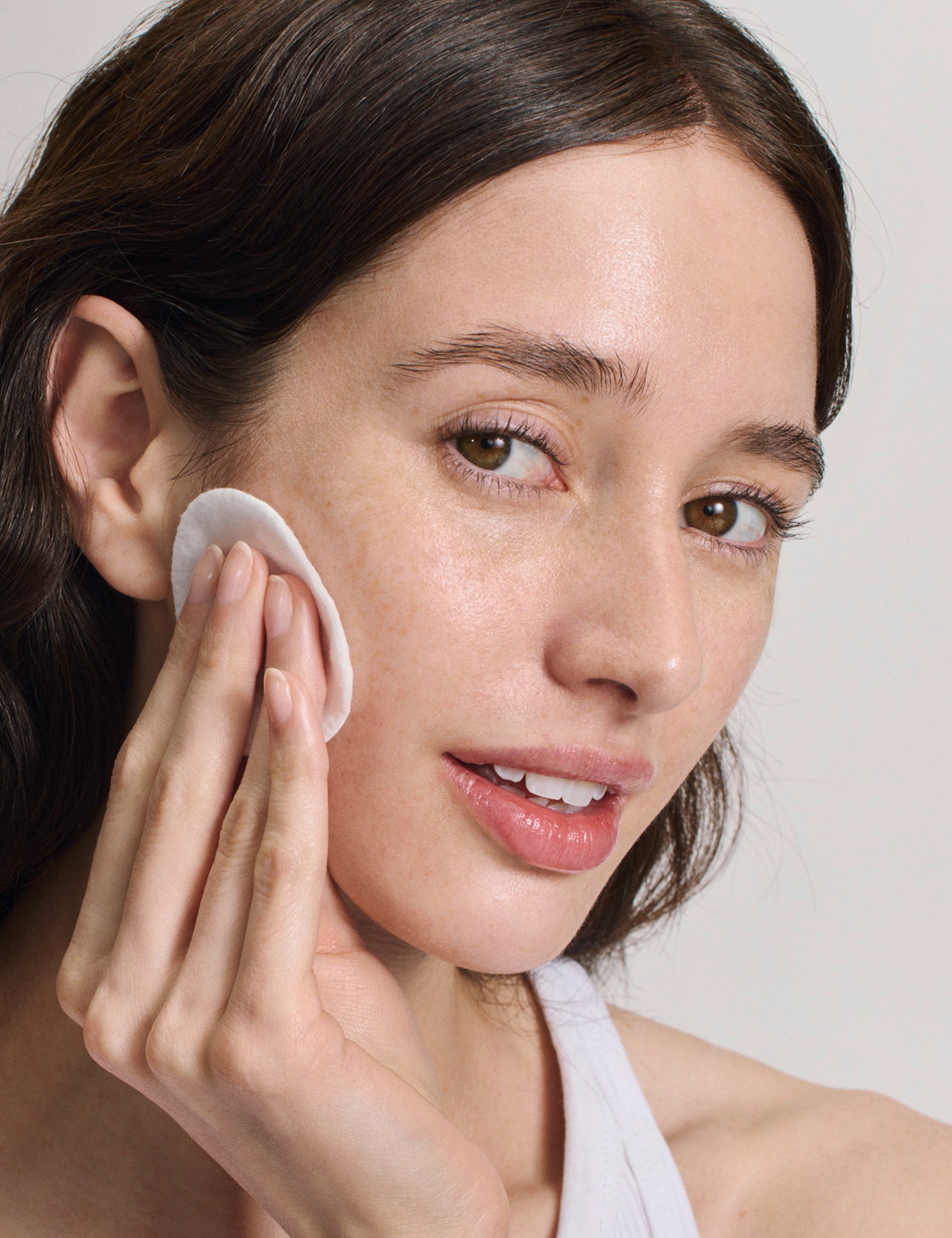 lavera Glow By Nature Liquid Illuminating Refiner in der Anwendung