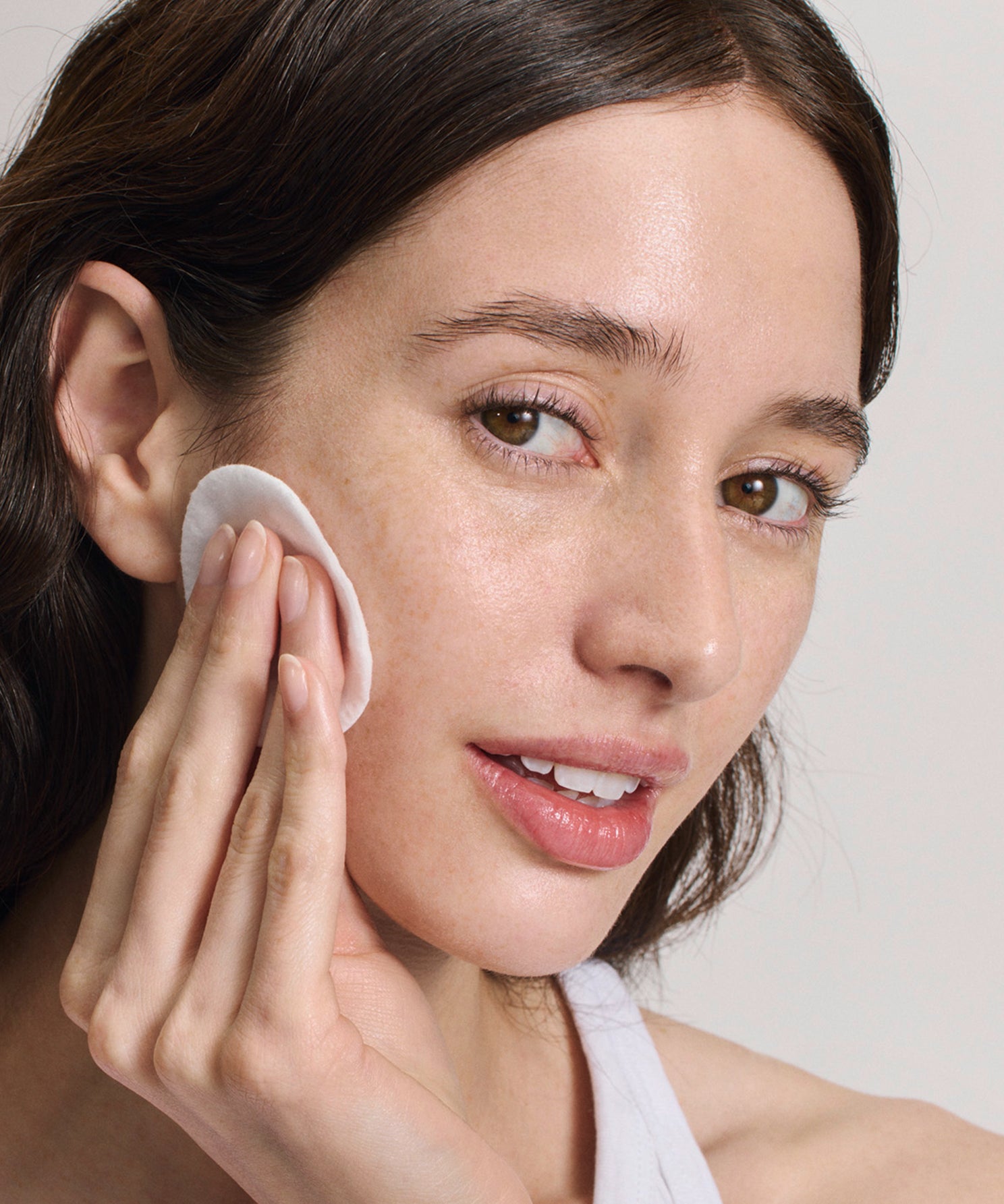 lavera Glow By Nature Liquid Illuminating Refiner in der Anwendung