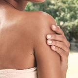 lavera Verwöhnendes Körperöl in der Anwendung