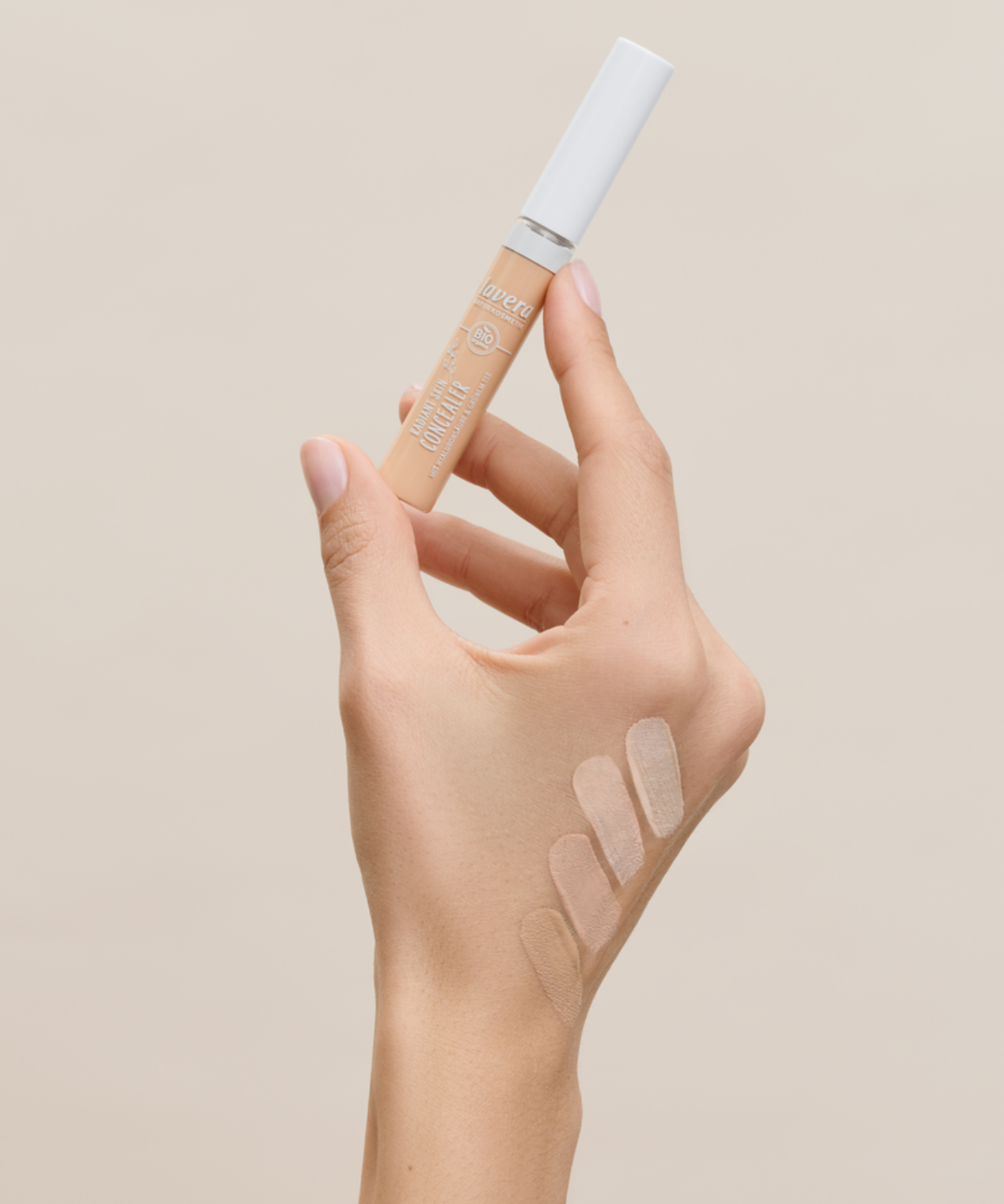 lavera Radiant Skin Concealer -Ivory 01- in der Anwendung