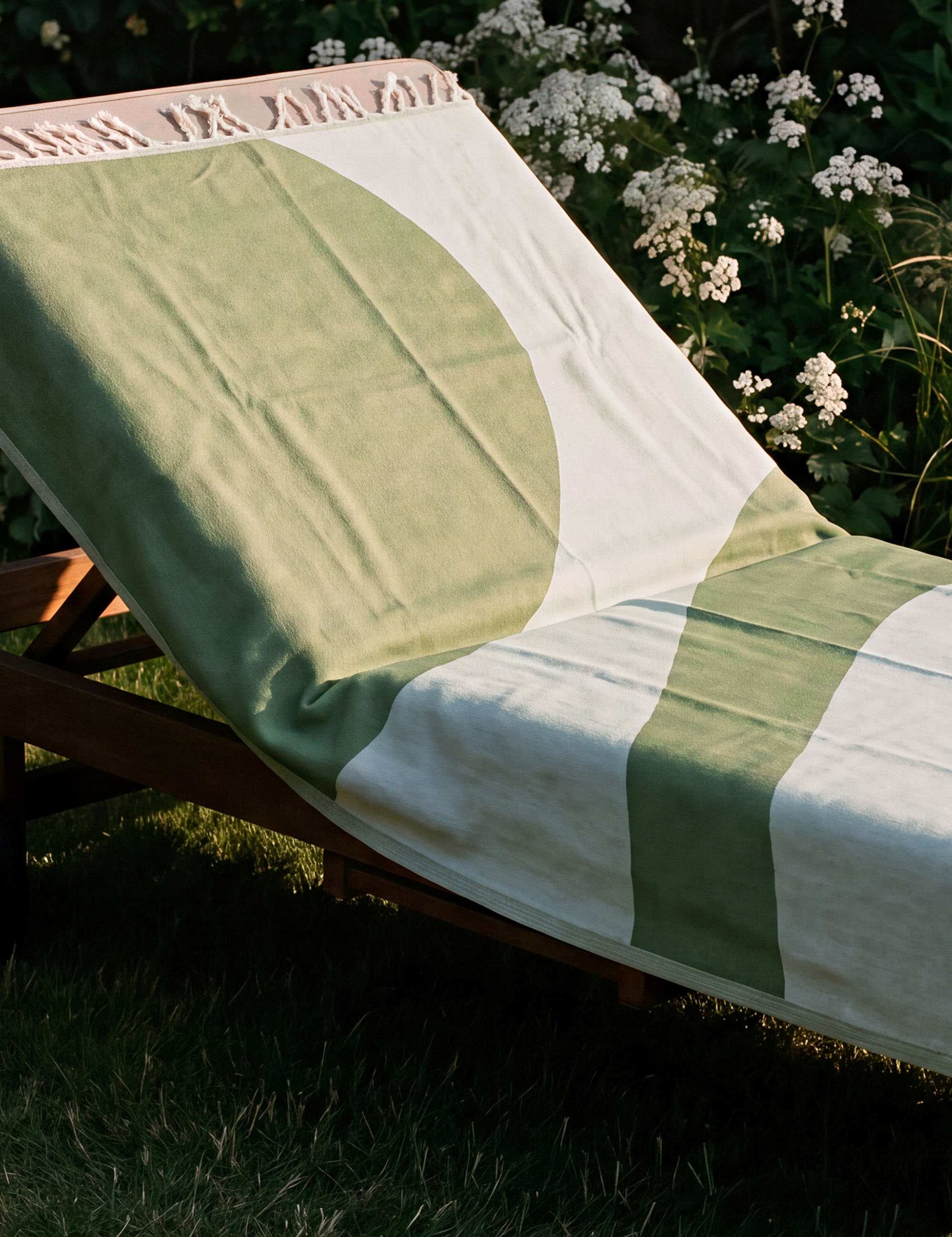 lavera Strandtuch – Sage Green (AI-generated)