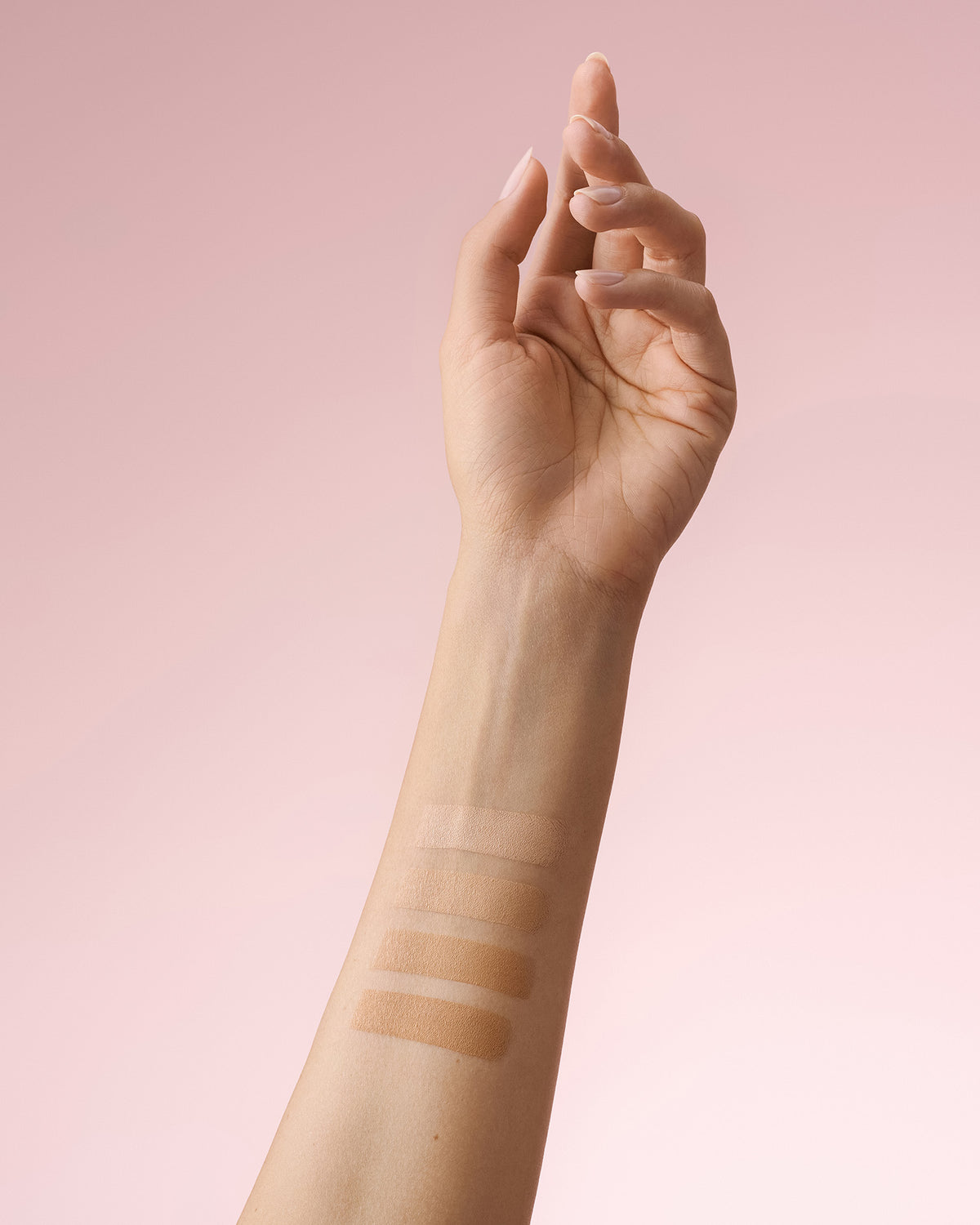 lavera Cream to Powder Foundation -Medium Tanned 1.8- in der Anwendung