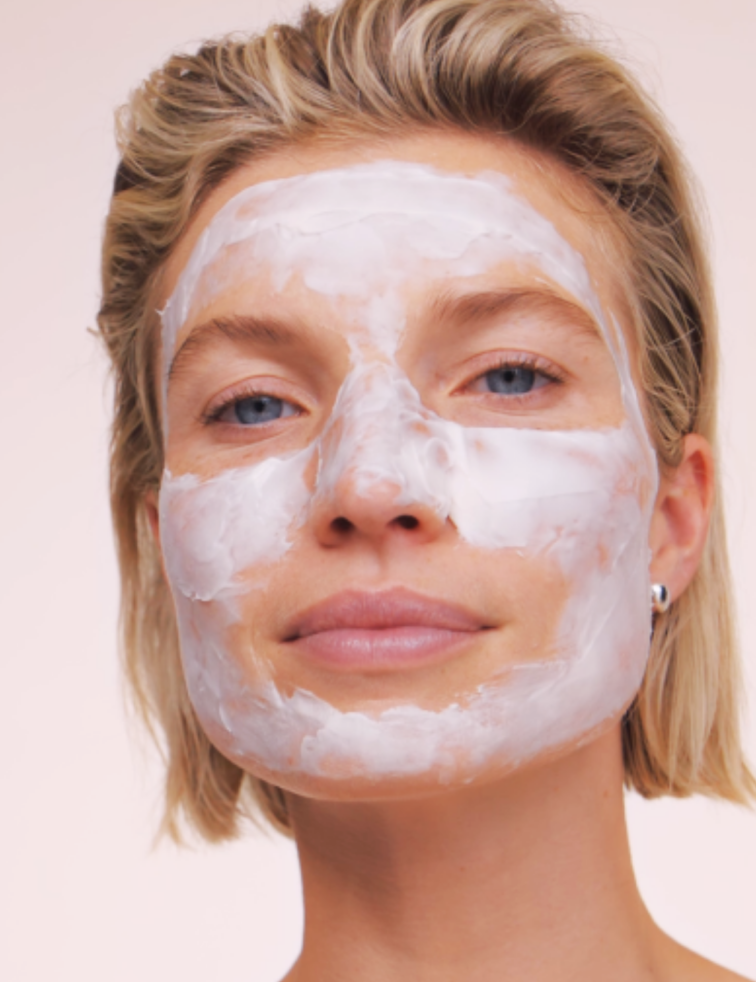 lavera basis sensitive Anti-Falten Maske Q10 in der Anwendung
