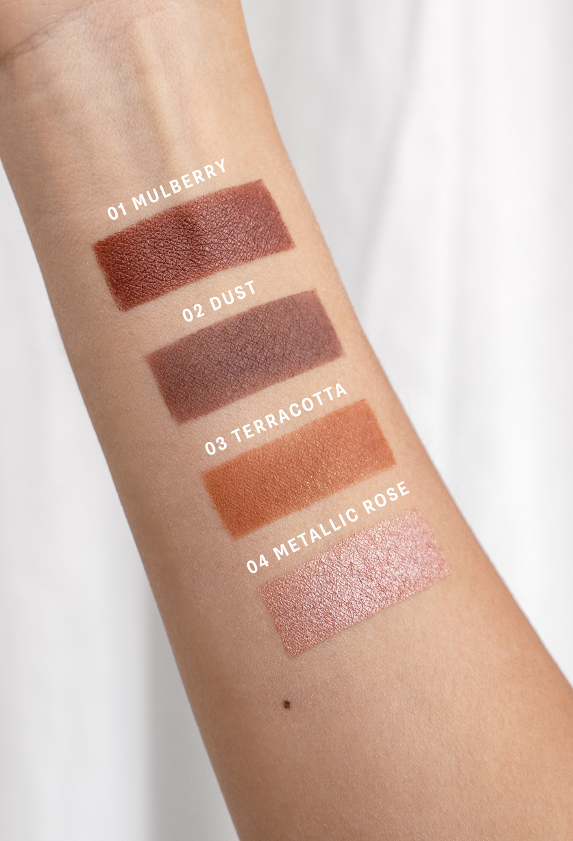 lavera Signature Colour Collection -Rosé Renaissance 02- in der Anwendung