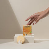 lavera Feste Pflegedusche High Vitality in der Anwendung