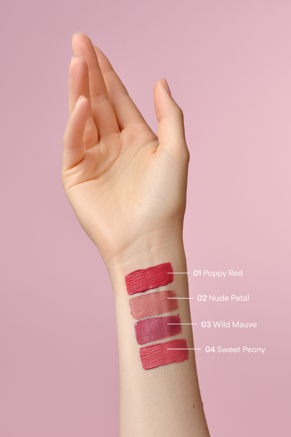 lavera Pure Satin Liquid Lipstick -Wild Mauve 03- in der Anwendung