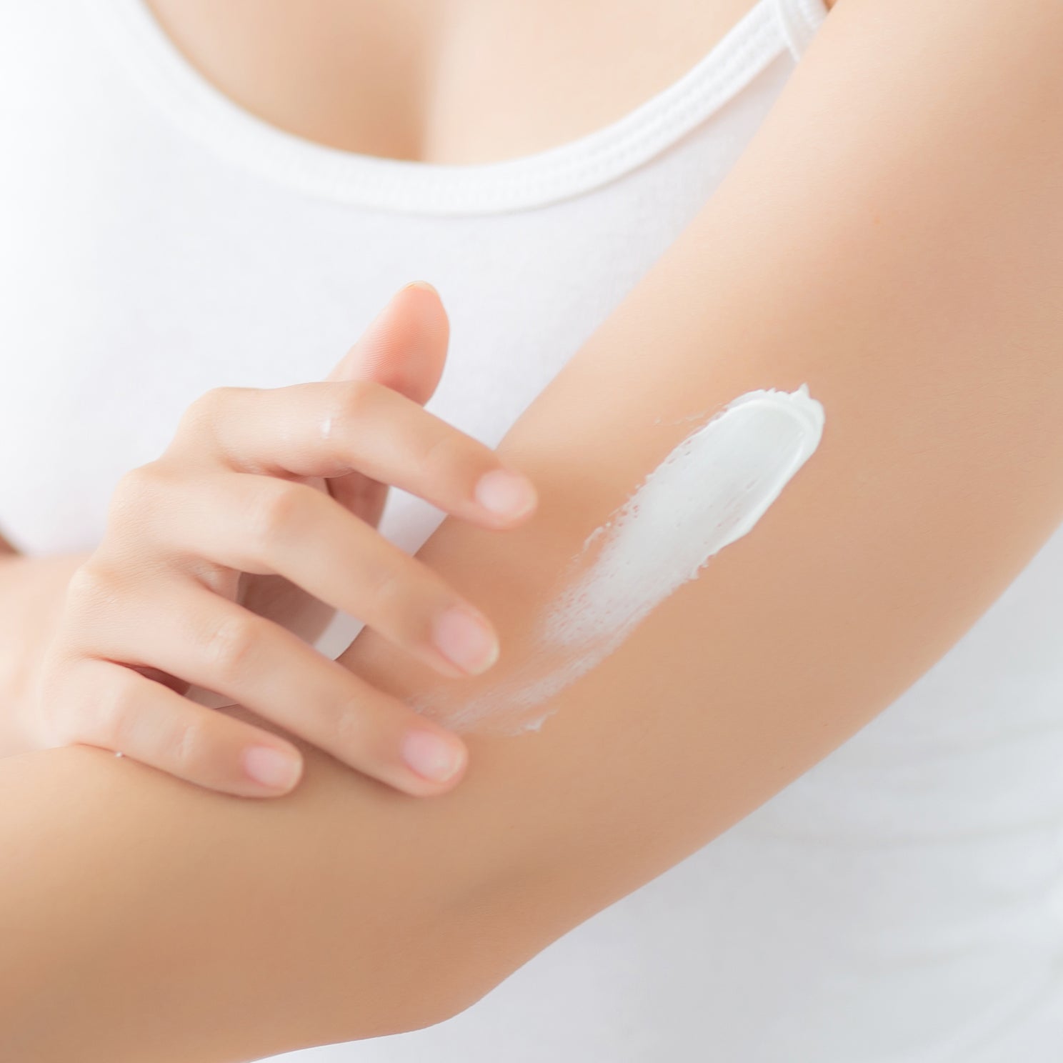 lavera Neutral Mikrosilber Akutcreme in der Anwendung