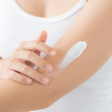 lavera Neutral Mikrosilber Akutcreme in der Anwendung