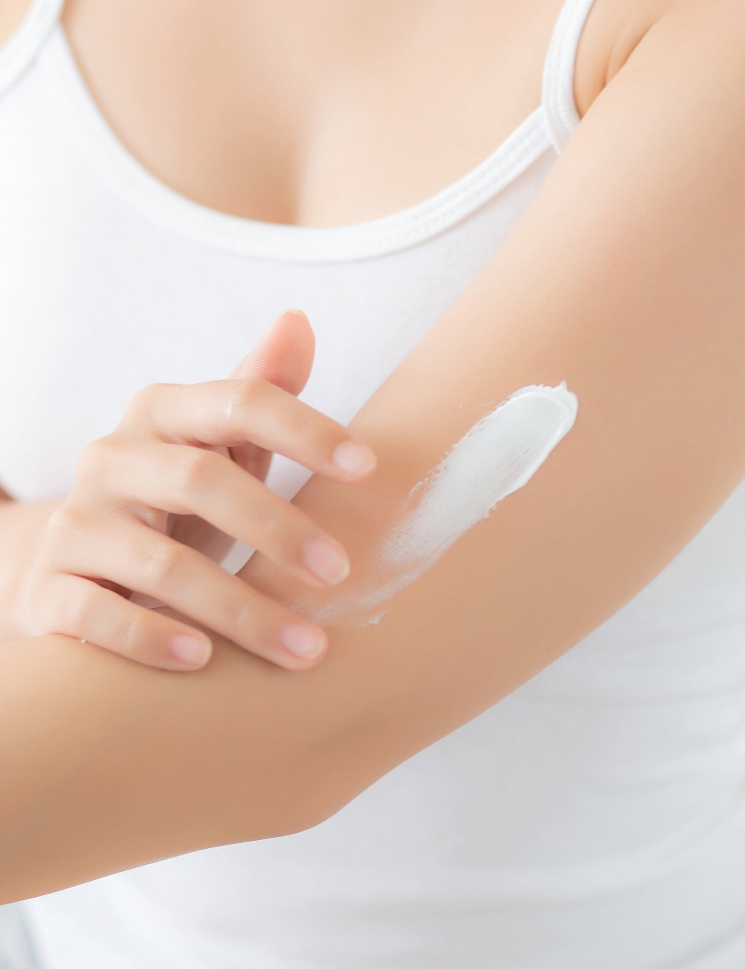 lavera Neutral Mikrosilber Akutcreme in der Anwendung