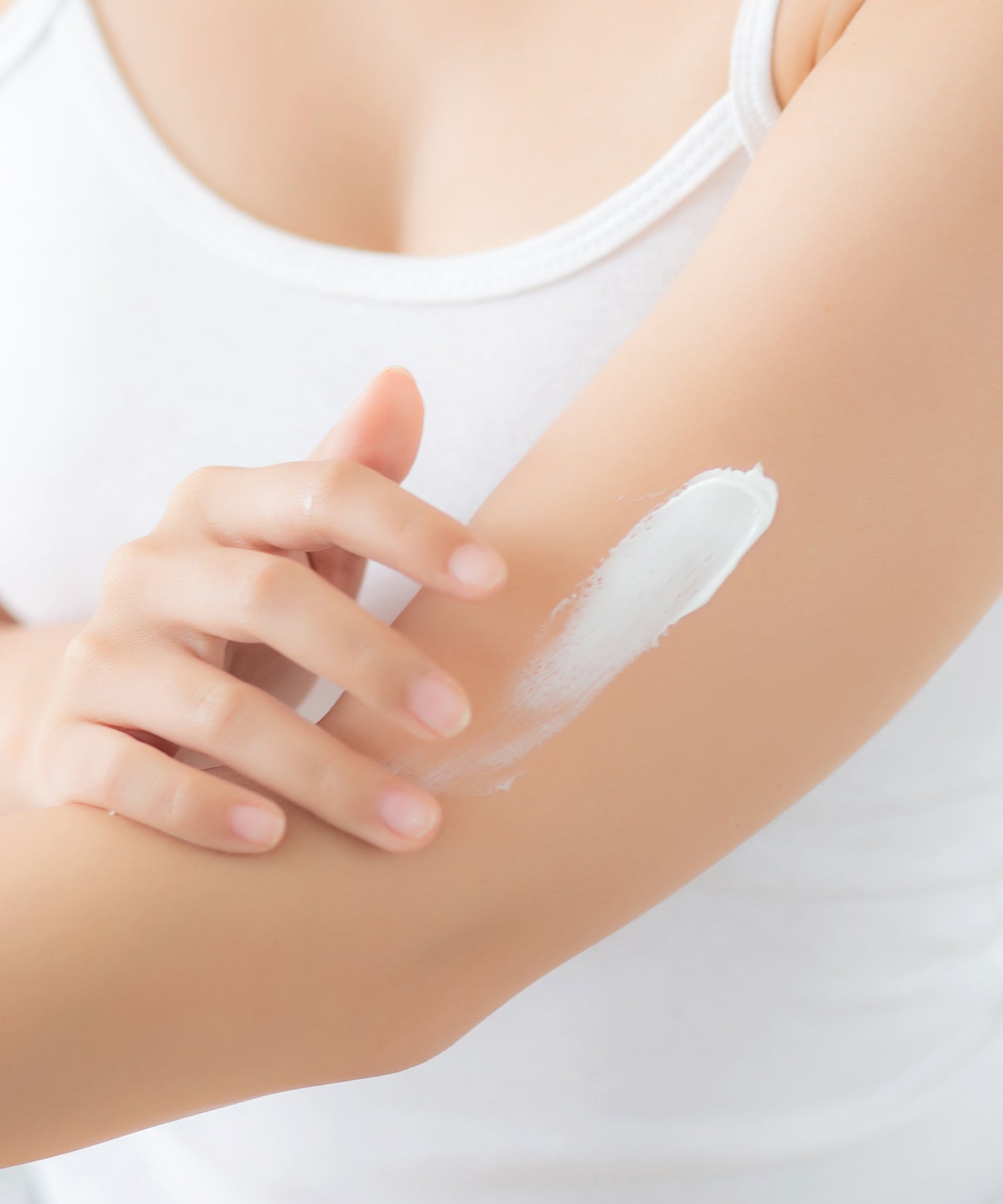 lavera Neutral Mikrosilber Akutcreme in der Anwendung