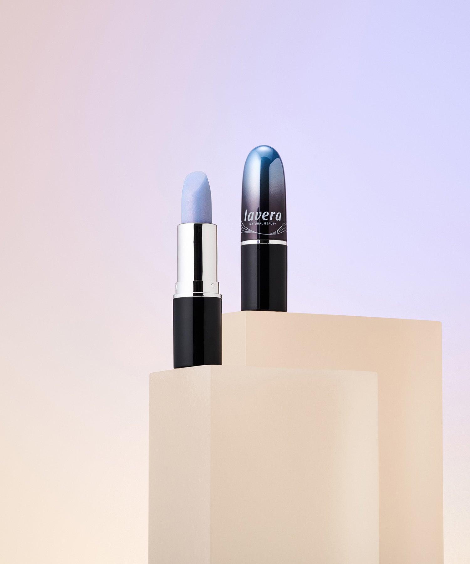 lavera Tripeptide Plump Lipstick in der Anwendung