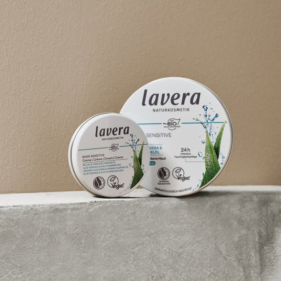 Lavera Basis Sensitive Creme in Reisegröße und Dose nebeneinander