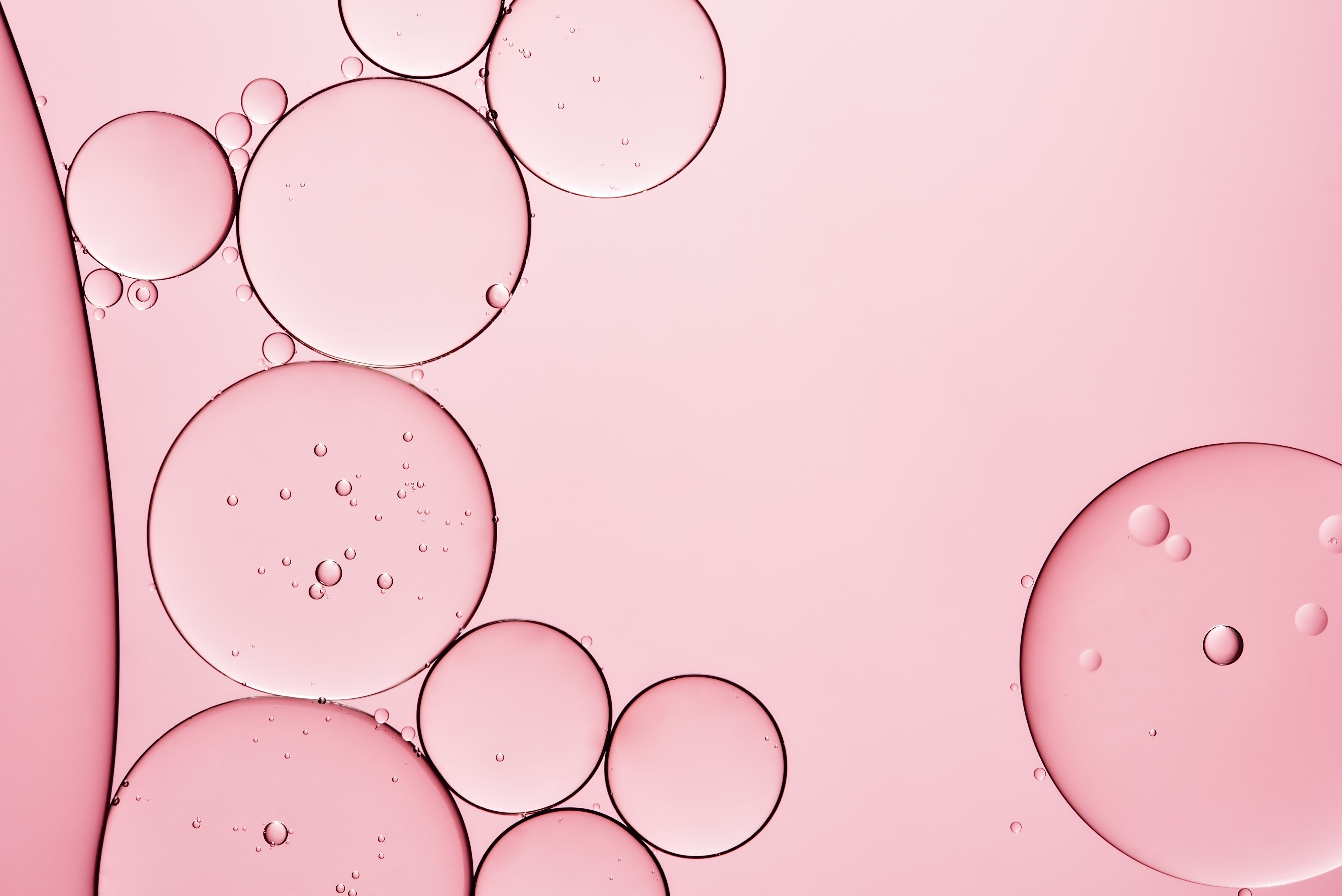 Nahaufnahme von Ceramide-Blasen in Rosa