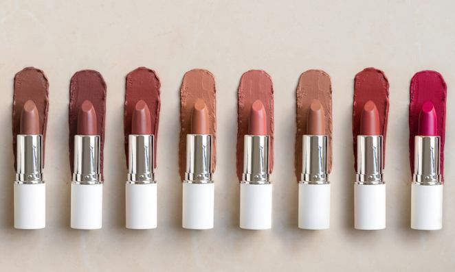 Übersicht verschiedener Cream Glow Lippenstifte in Reihe