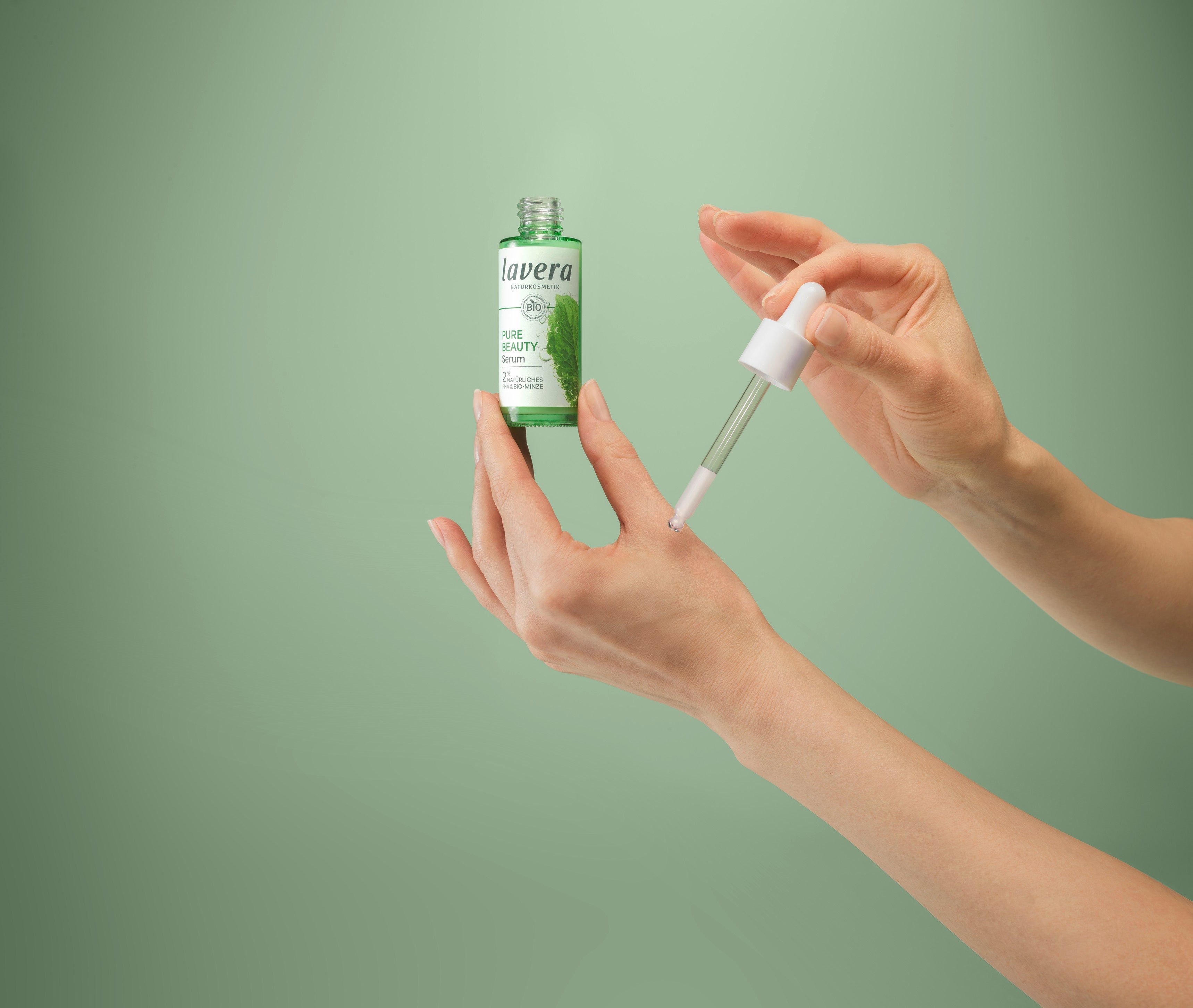 Pure Beauty Serum in der Anwendung