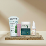 Barrier Balance Tages- und Nachtpflege, Basis sensitive Waschgel, Plumping Lippenbalsam, Anti-UV Fluid LSF 30(AI-generated image)