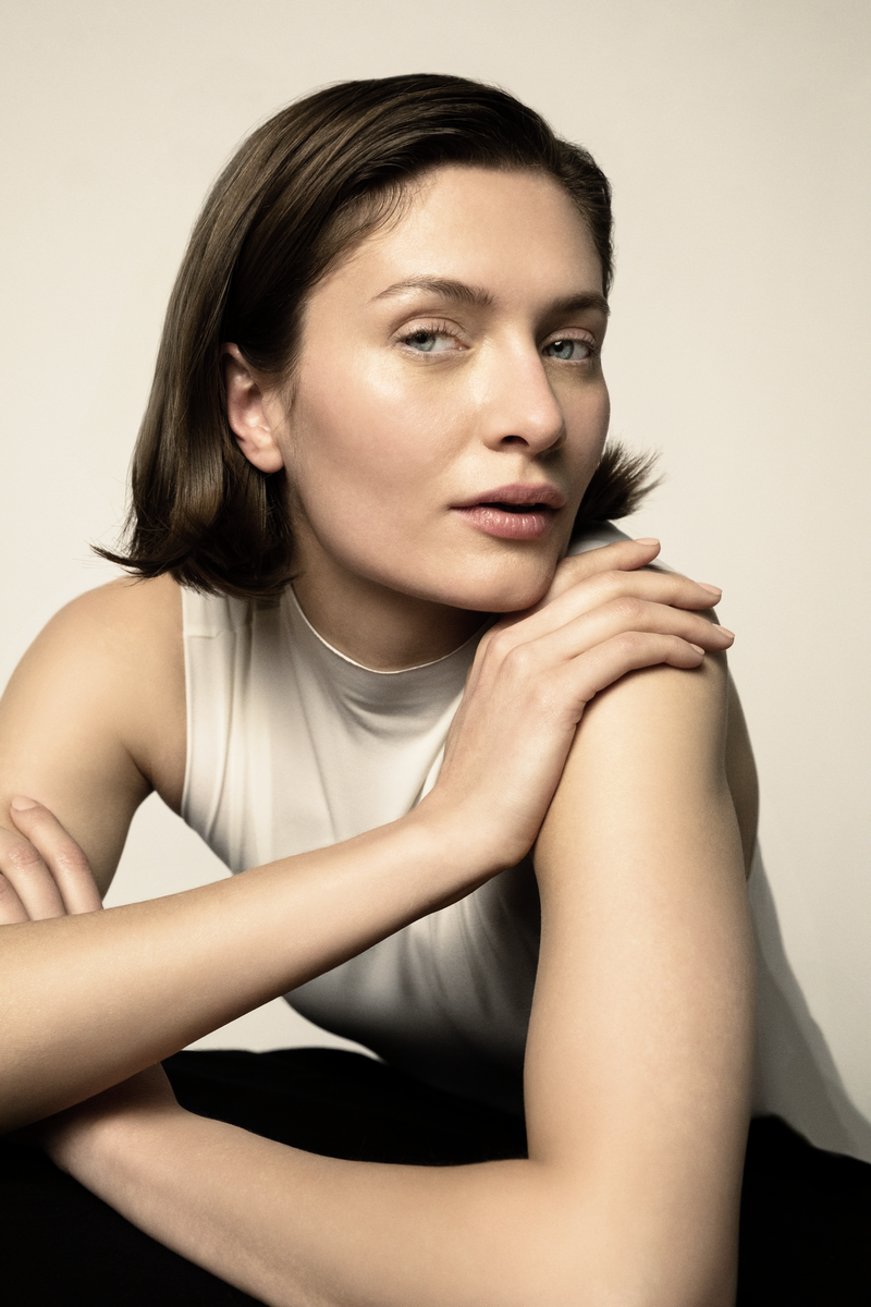 Ein Model schaut in die Kamera