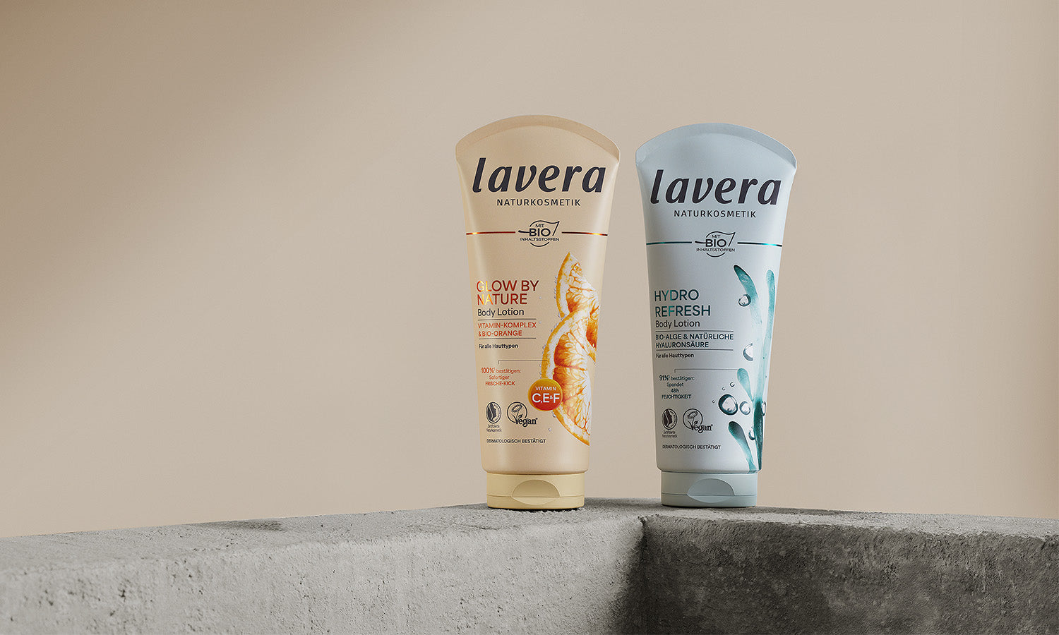 Zwei lavera Bodylotions Glow & Hydro auf Podest