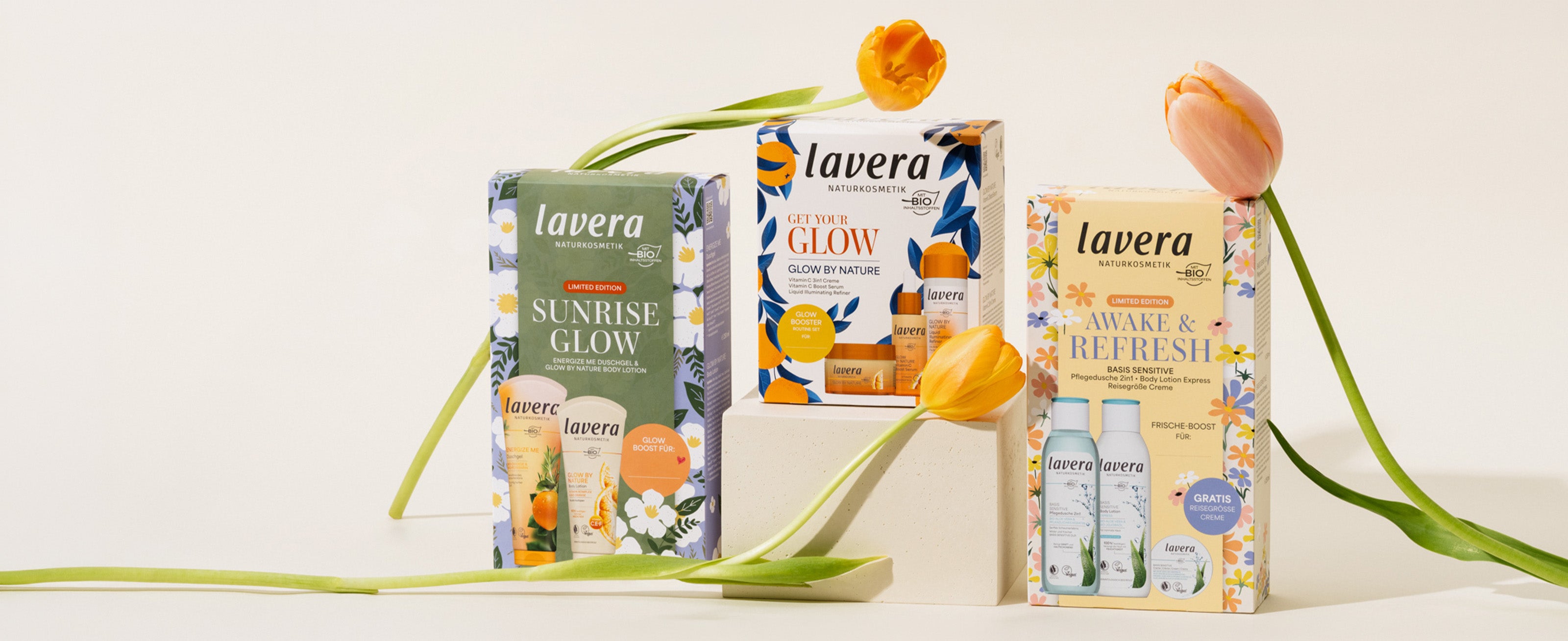 Die neuen lavera Frühlings-Sets umgeben von Tulpen