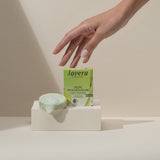lavera Feste Pflegedusche Happy Freshness in der Anwendung