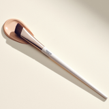 lavera Dream Blend Concealer Brush in der Anwendung