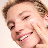 lavera basis sensitive Anti-Falten Feuchtigkeitscreme Q10 in der Anwendung