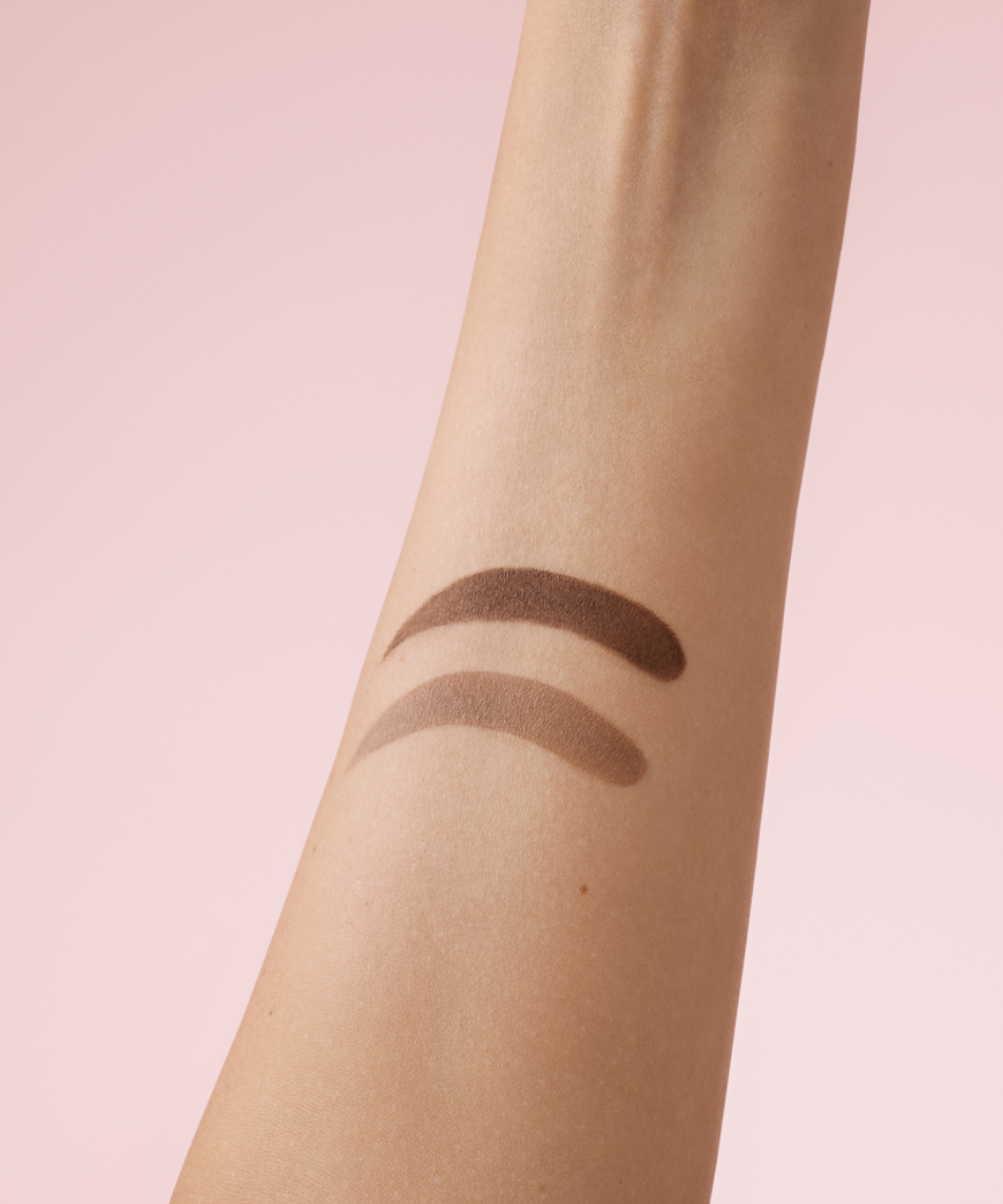 lavera Eyebrow Pencil -Blonde 02- in der Anwendung