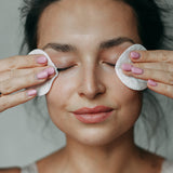 lavera Soft Eye Make-up Remover in der Anwendung