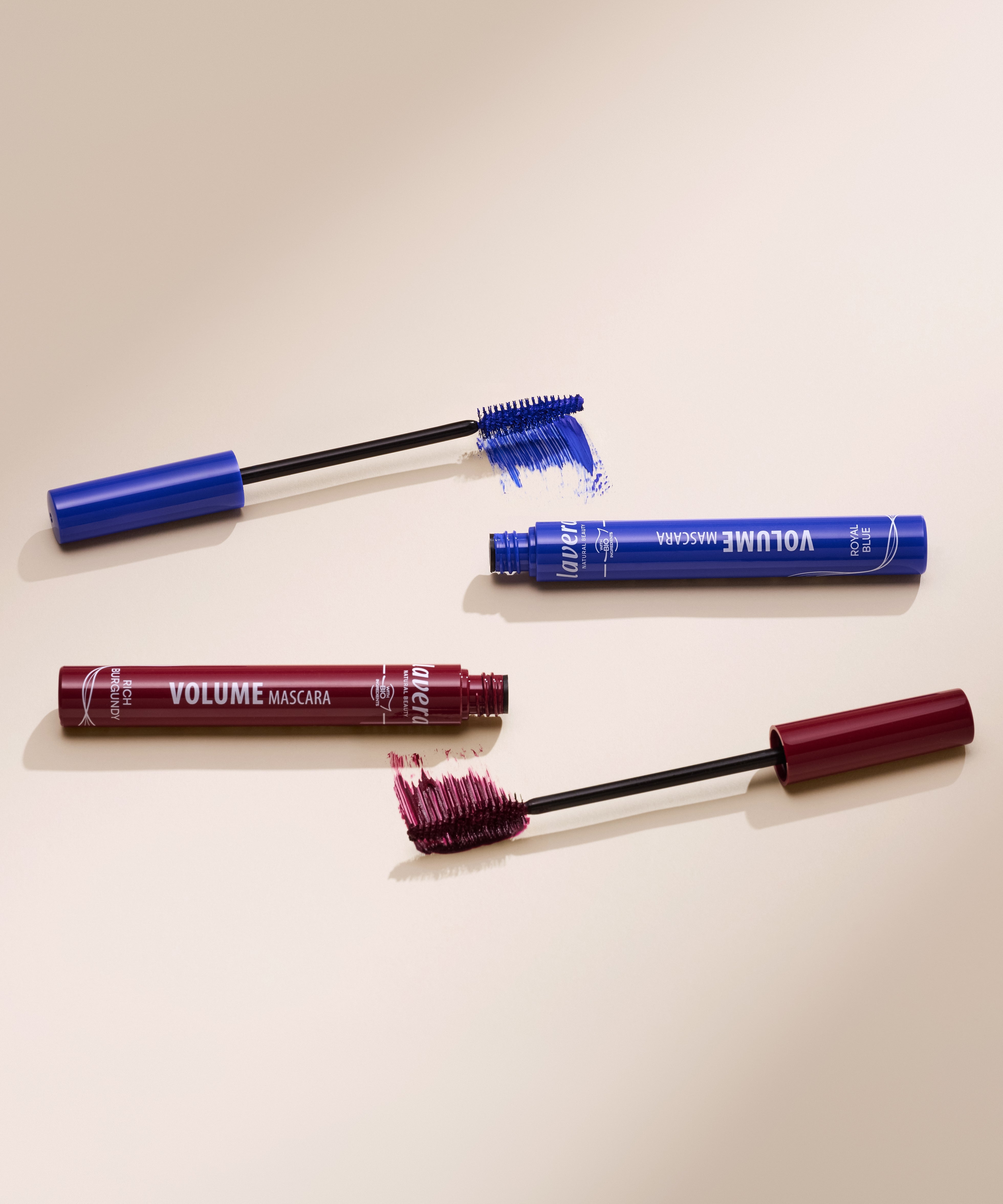lavera Volume Mascara -Royal Blue 01- in der Anwendung