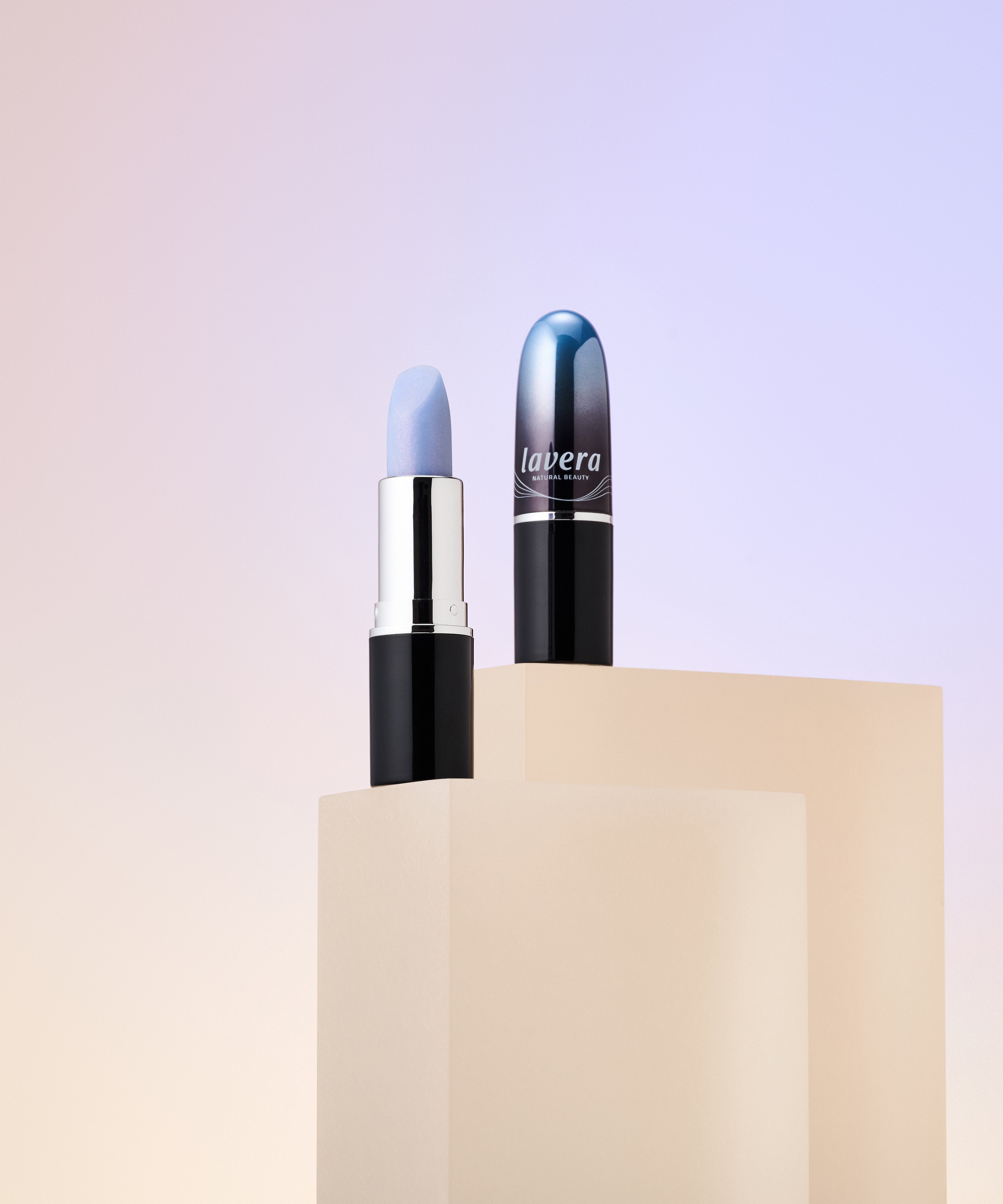 lavera Tripeptide Plump Lipstick in der Anwendung