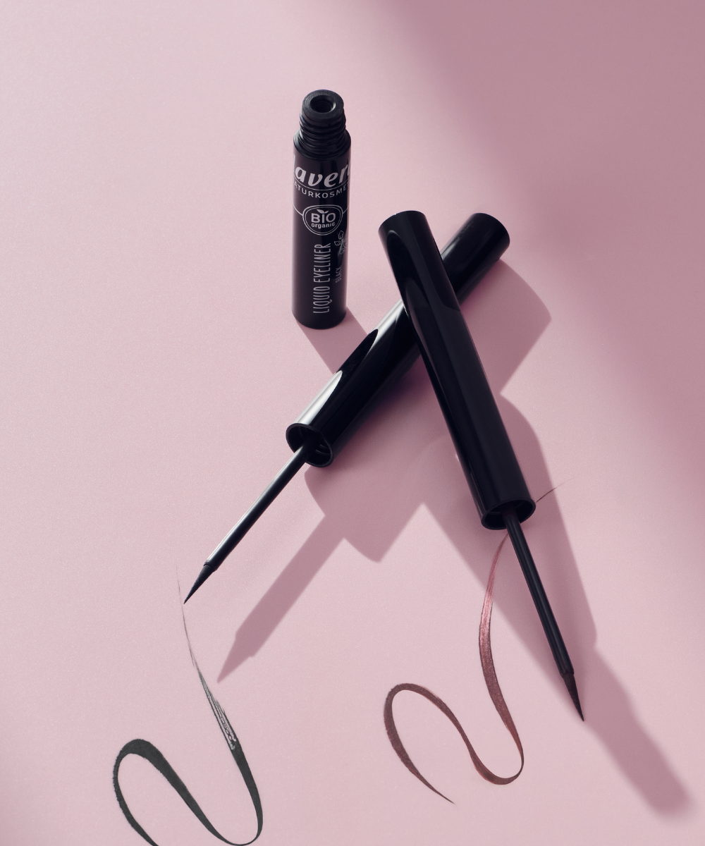 lavera Liquid Eyeliner -Brown 02- in der Anwendung
