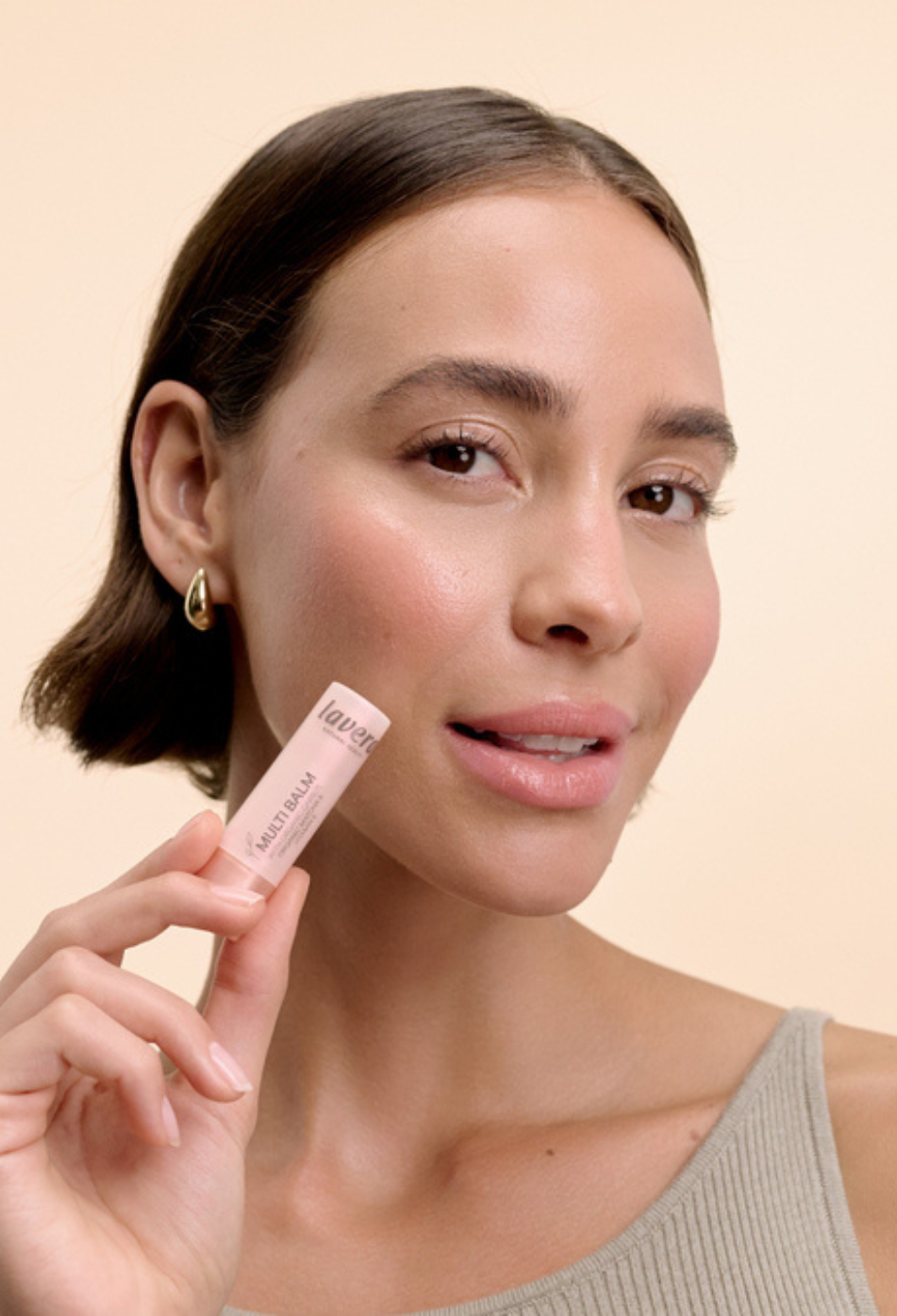 lavera Multi Balm -Soft Sunlight  06- in der Anwendung