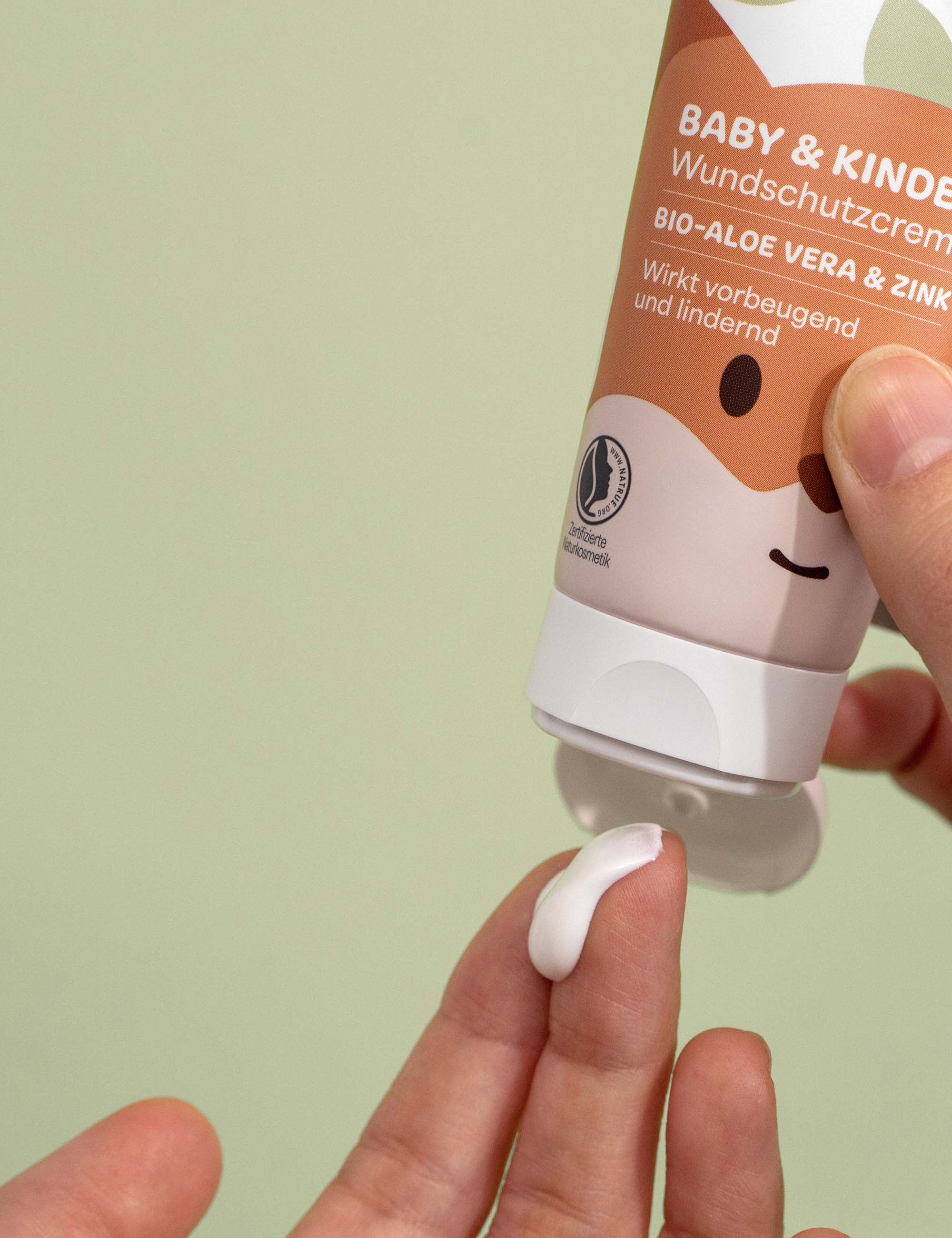 lavera Baby & Kinder Wundschutzcreme in der Anwendung