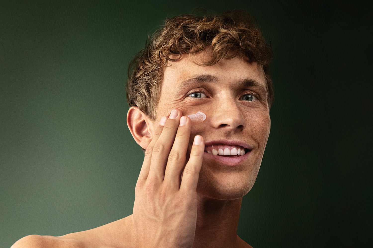 lavera Men sensitive After Shave Balsam in der Anwendung